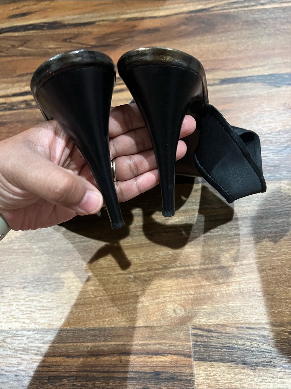 Donald J. Pliner Black Strappy Block Heels Size 9N EUC - Picture 2 of 4